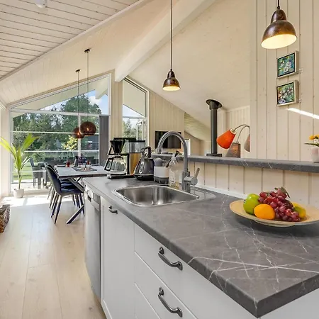 Pet Friendly In With Kitchen Holiday home *
