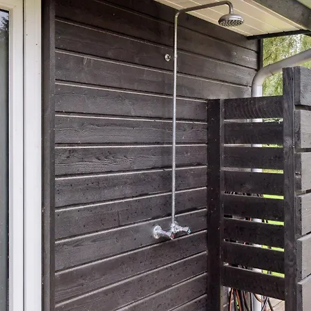 Pet Friendly In With Kitchen Holiday home