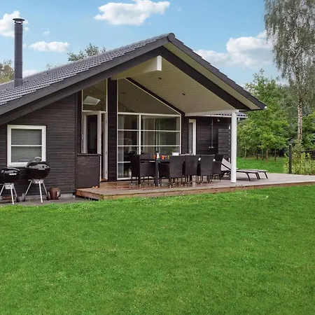 Pet Friendly In With Kitchen