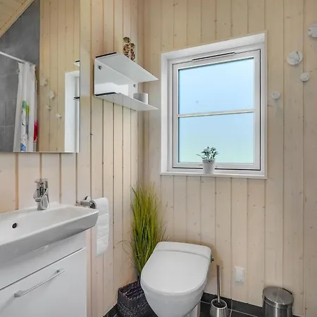 Pet Friendly In With Kitchen *